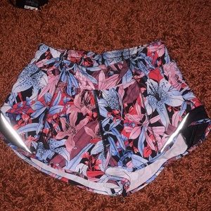 NWOT LULULEMON Floral Hotty Hot Shorts